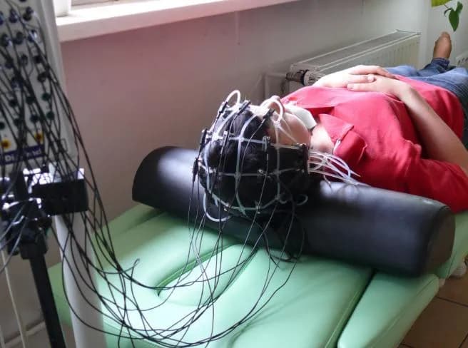 Co to jest HV w badaniu EEG i jak wpływa na diagnozę padaczki