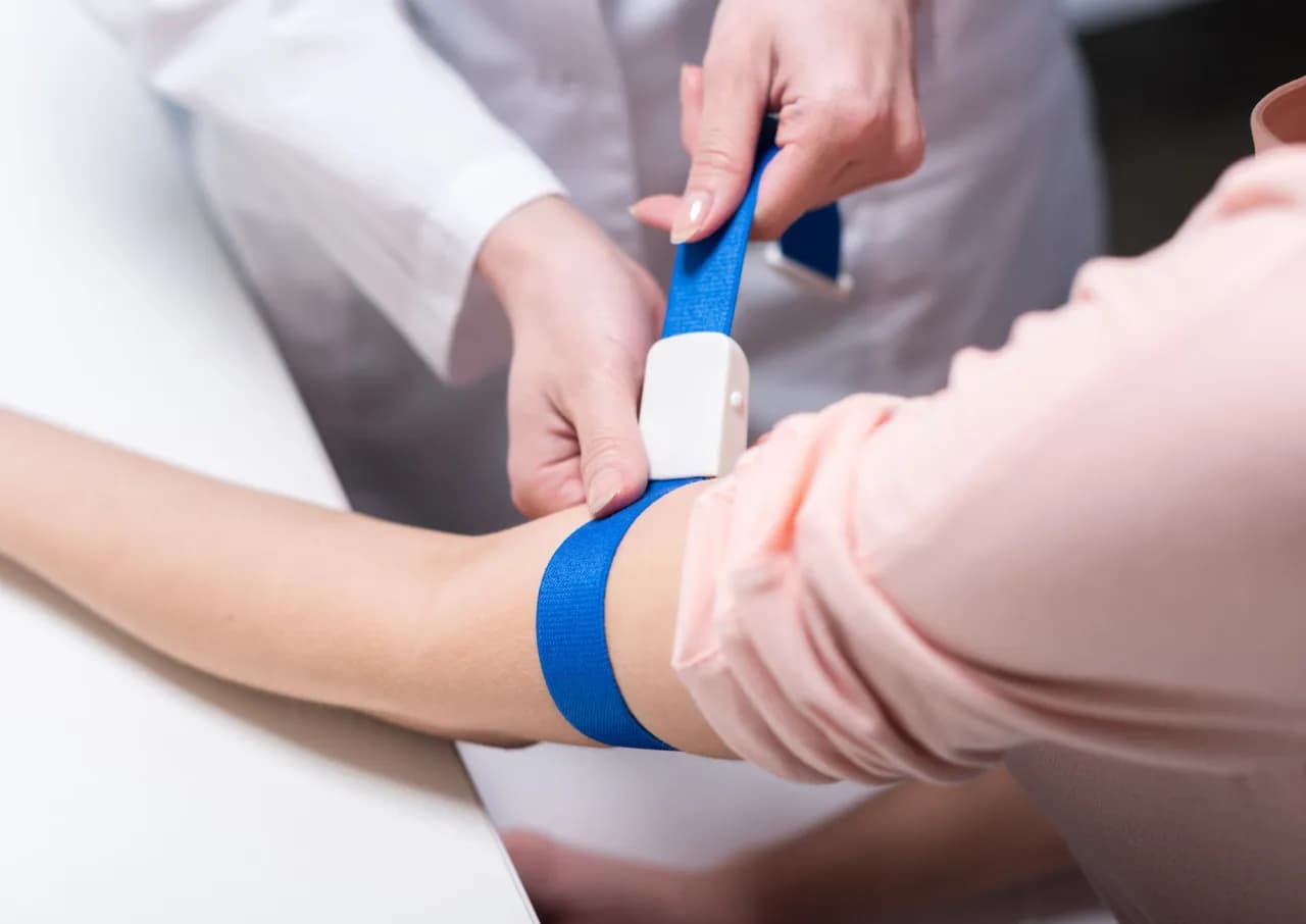 Czy brać leki przed badaniem krwi? Ważne informacje, które musisz znać